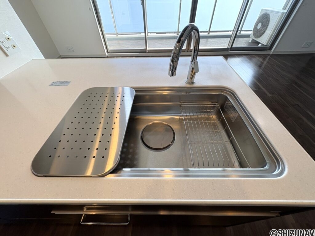 キッチンシンクです。水切り付きです。