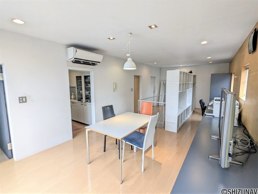 静岡市　葵区北安東5丁目2-19 室内