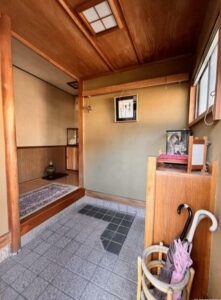 玄関中