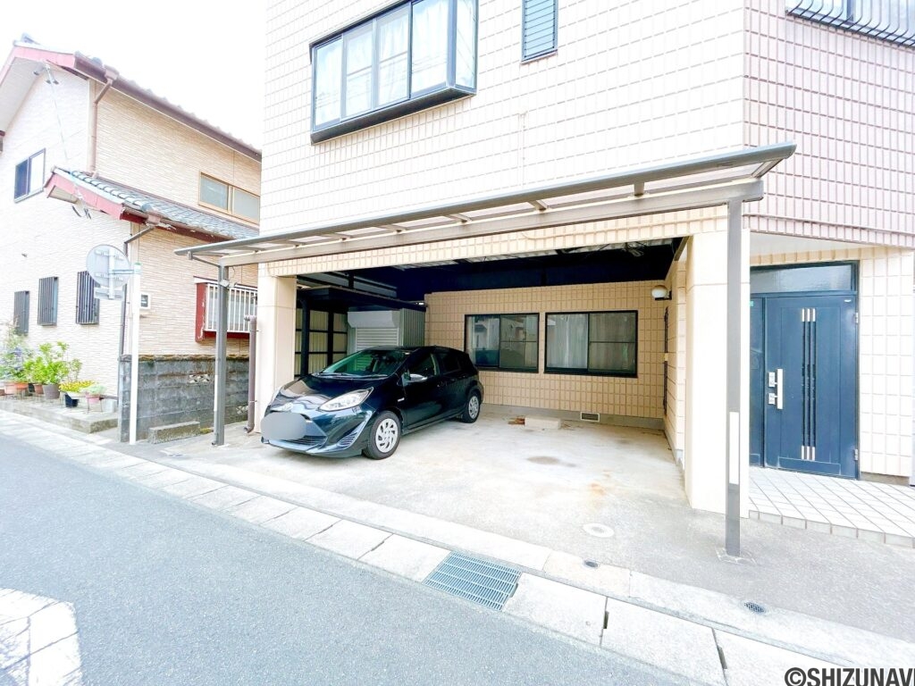 【駐車場】