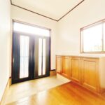 【リフォーム前/玄関内観】