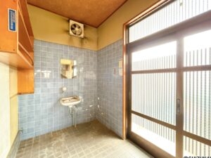 【リフォーム前/玄関内観】