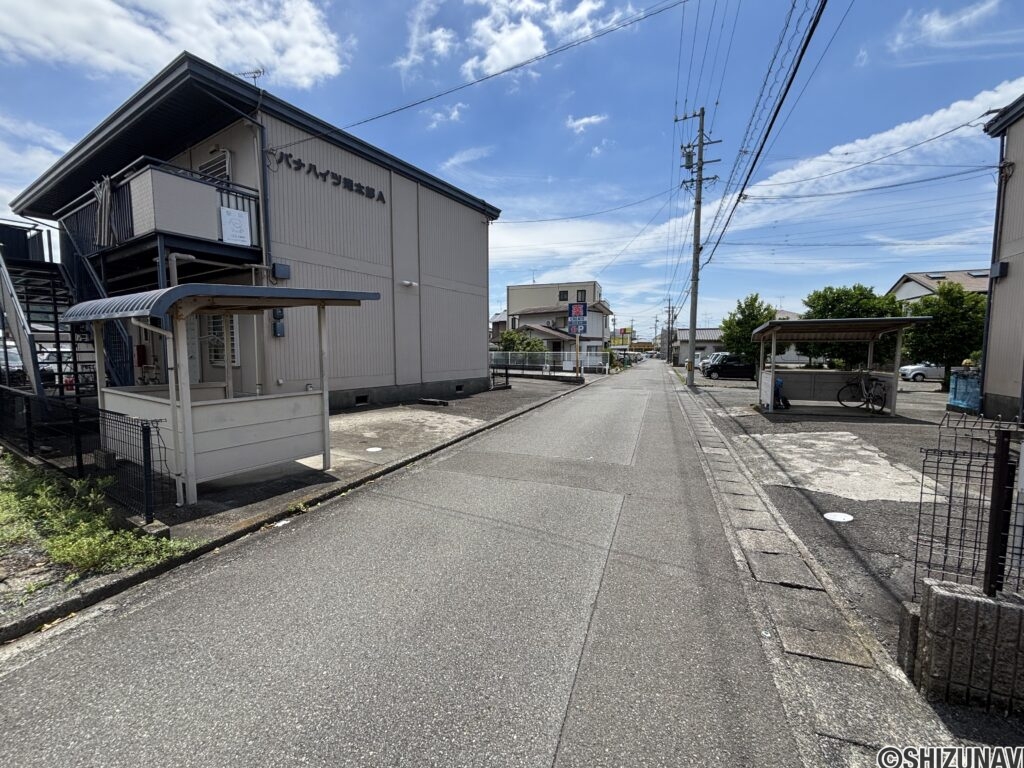 南東側前面道路