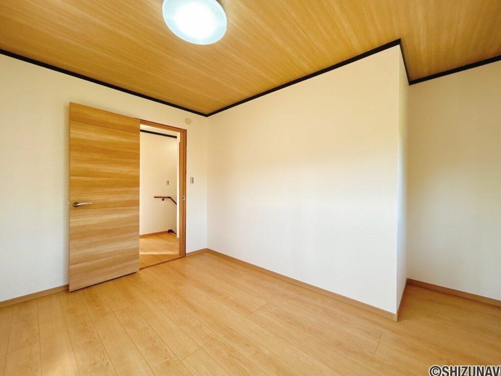 羽鮒【リフォーム済】2階南東側6帖洋室別角度