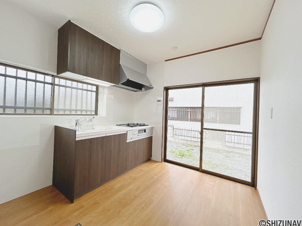 今泉キッチンは新品に交換しました。