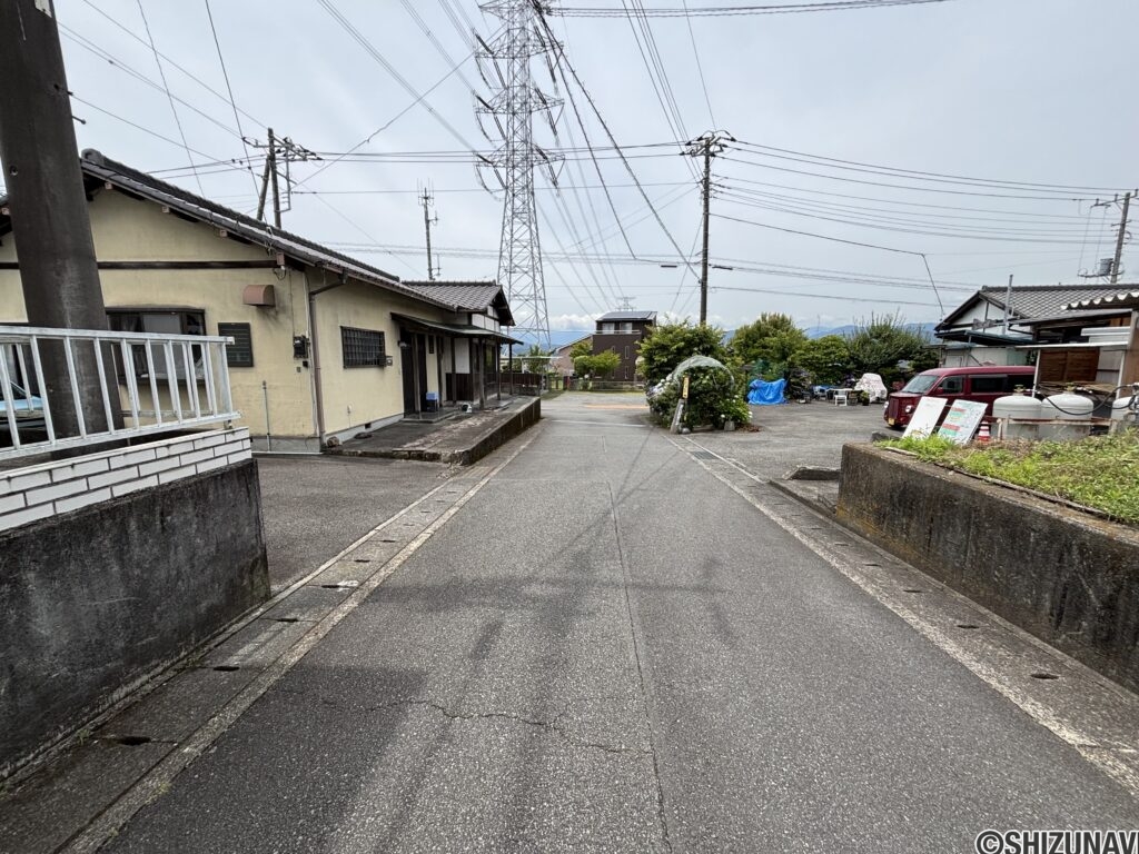 富士宮市万野原新田　中古住宅　南面道路で日当たり良好の画像