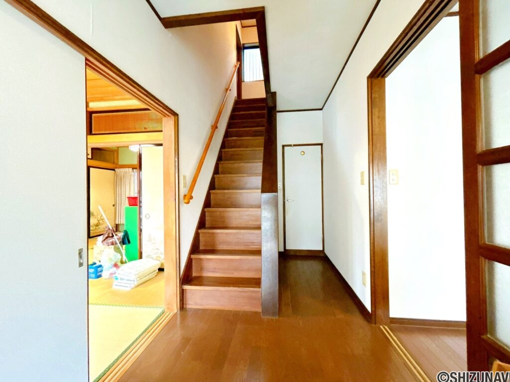 【1階廊下】