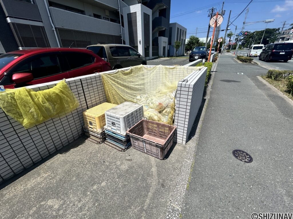 【マンションゴミ捨て場】
