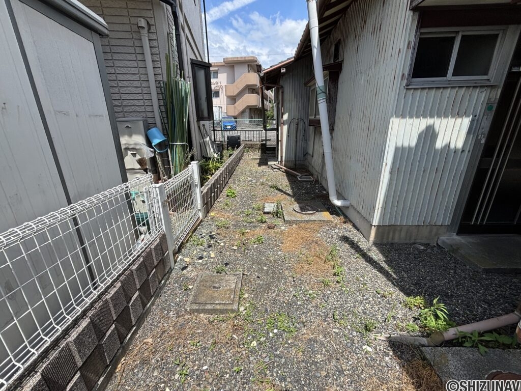 敷地内②