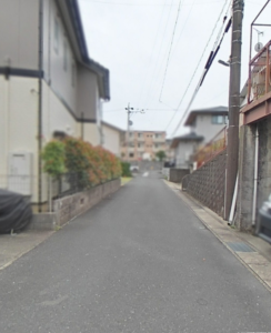 前面道路（南西方面）の様子です。