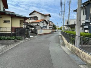 前面道路（幅員も広く余裕があります）