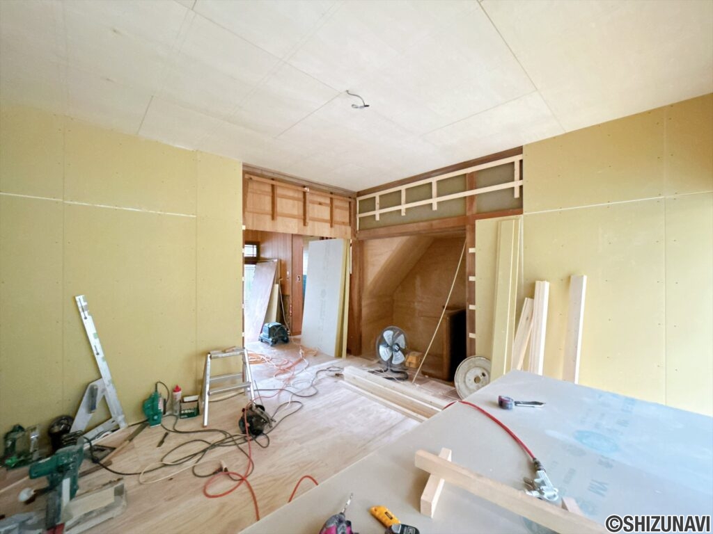 【リフォーム中/1階約9帖洋室別角度】現在は和室ですが、洋室へとリフォームいたします。現代のライフスタイルに合わせた住空間へ生まれ変わります。