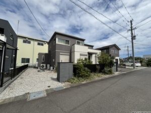 庭側外観　こちらにも駐車可能です