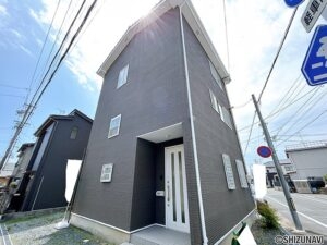【リフォーム済】浜松市中央区海老塚町　浜松駅徒歩圏内　駐車3台可の4SLDKの物件画像