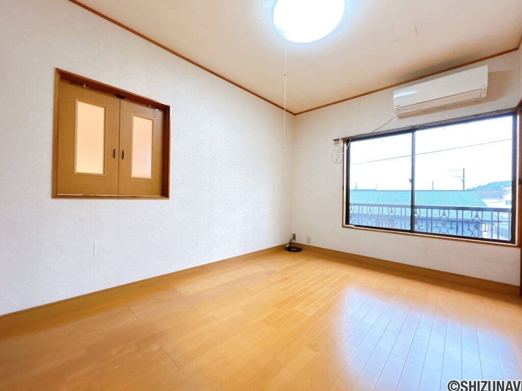 【2階洋室6帖】
