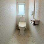 1階トイレは温水洗浄便座付きです♪