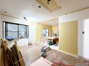 【リフォーム中／リビング】別角度　和室をフロアタイル仕上げに変更し、明るく開放感のある16.75帖のLDKへと生まれ変わります。