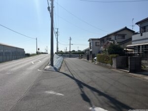 前面道路　東側より撮影　幅員6mの余裕ある道幅です