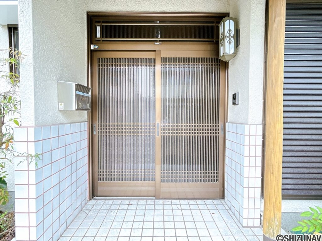 【玄関外観】