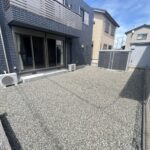 南側お庭になります。日当たり良好で水洗もありますので遊び場やプールなどもできる広さもあります。