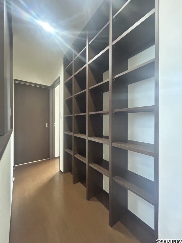 2階廊下収納になります。