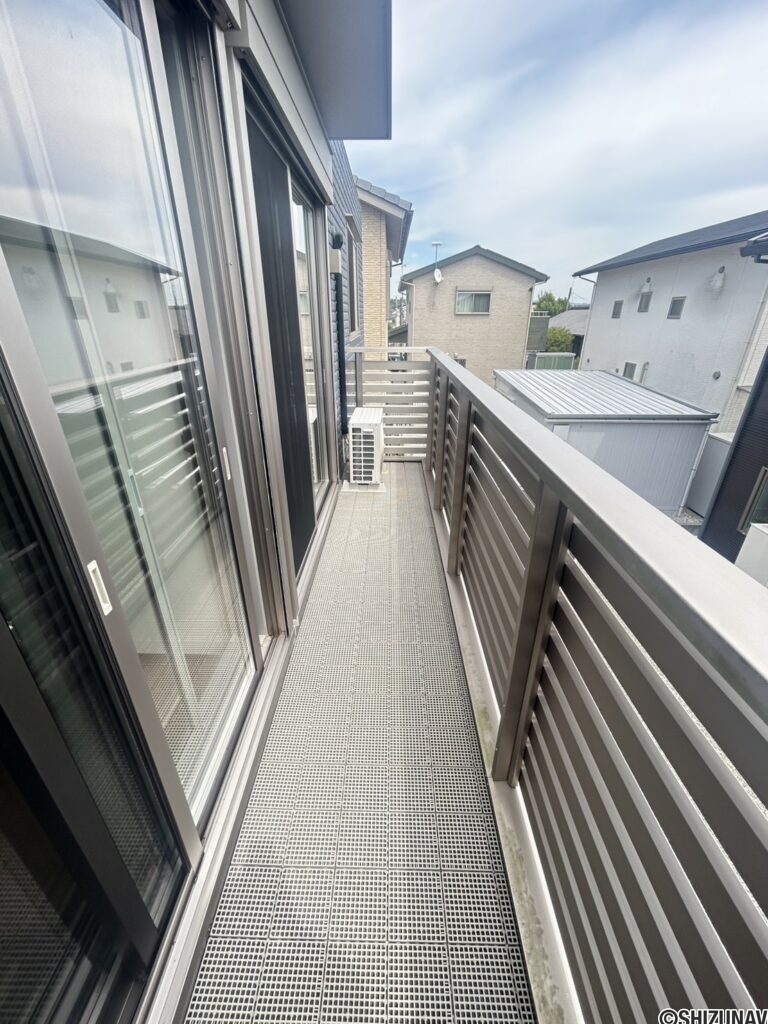 バルコニーになります。