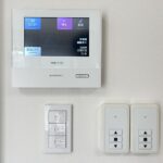 上：モニターホン下：電動シャッターリモコン