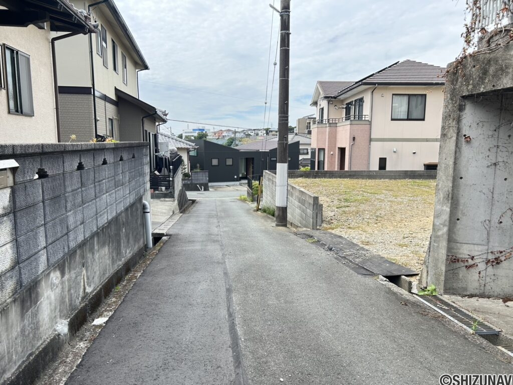 前面道路になります(東側から撮影)