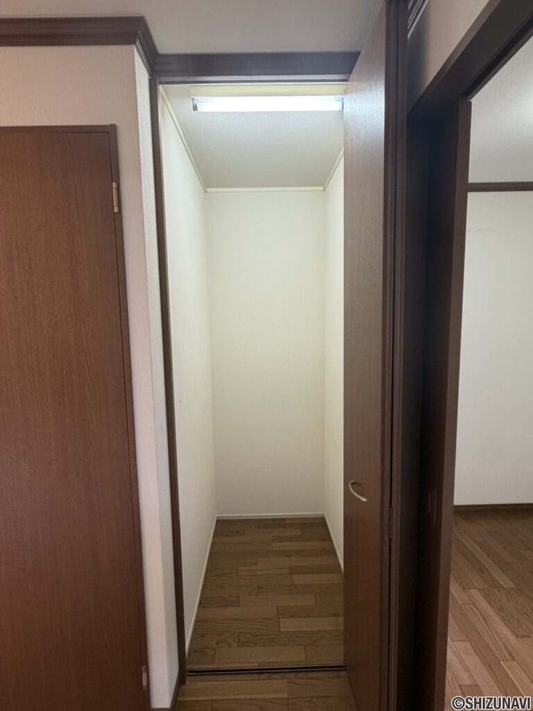 2F　納戸①