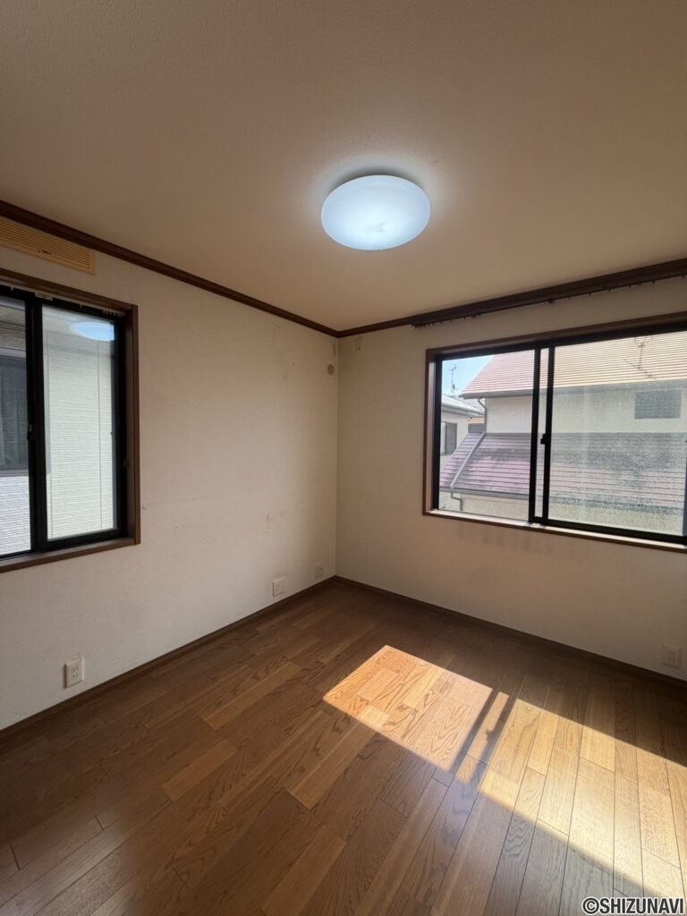 2F　東側洋室