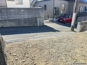 進入路になります。幅を広げグレイチングを新設いたしました。