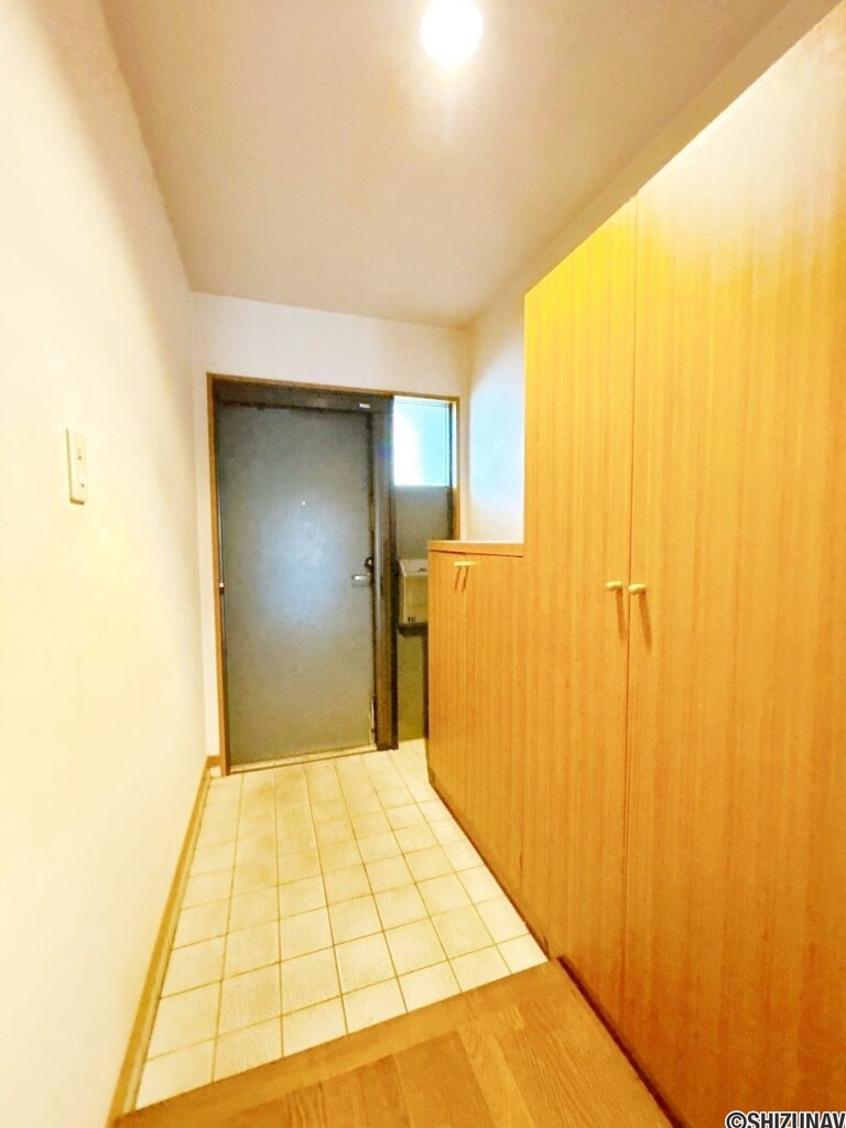 玄関中