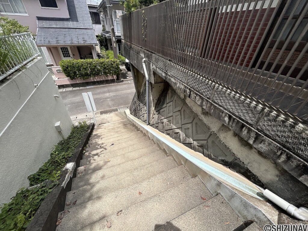 玄関への外階段