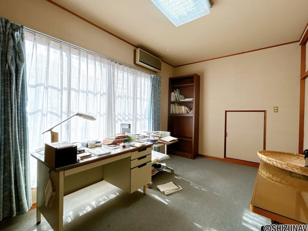 【2階7.5帖洋室】