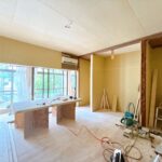 【リフォーム中/1階約9帖洋室】現在は和室ですが、洋室へとリフォームいたします。1階に洋室があるため、階段の上り下りを減らした暮らしにも対応。ライフステージの変化に柔軟に対応できる住まいです。