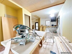 【リフォーム中／リビング】和室をフロアタイル仕上げに変更し、明るく開放感のある16.75帖のLDKへと生まれ変わります。