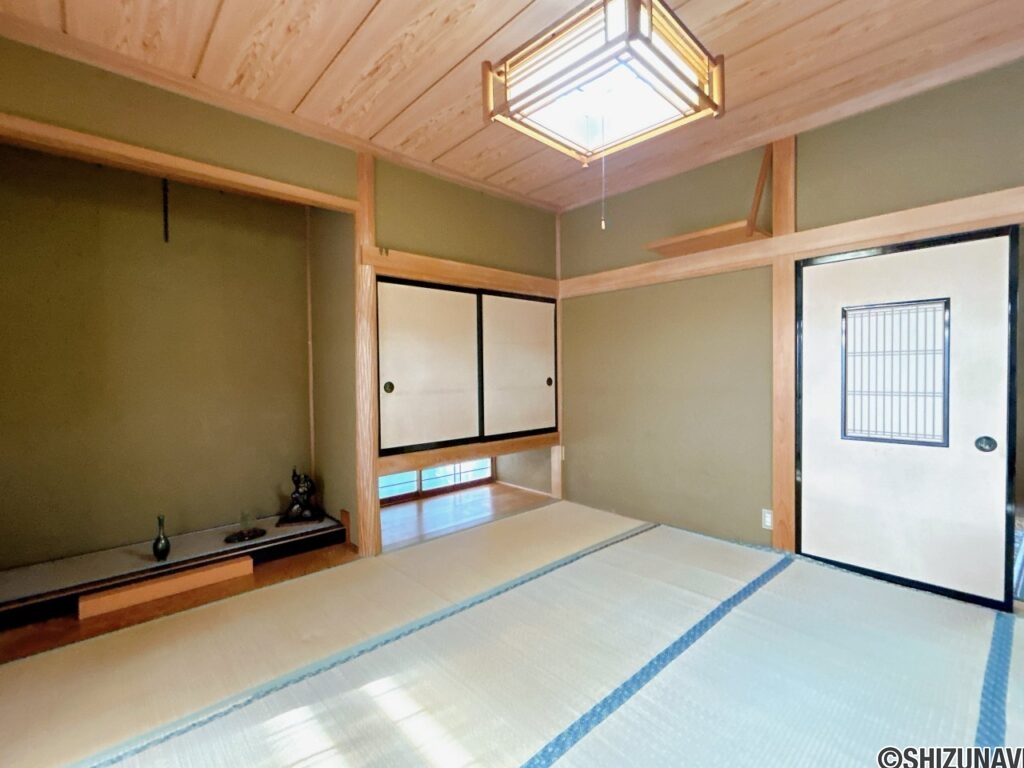【1階8帖和室】