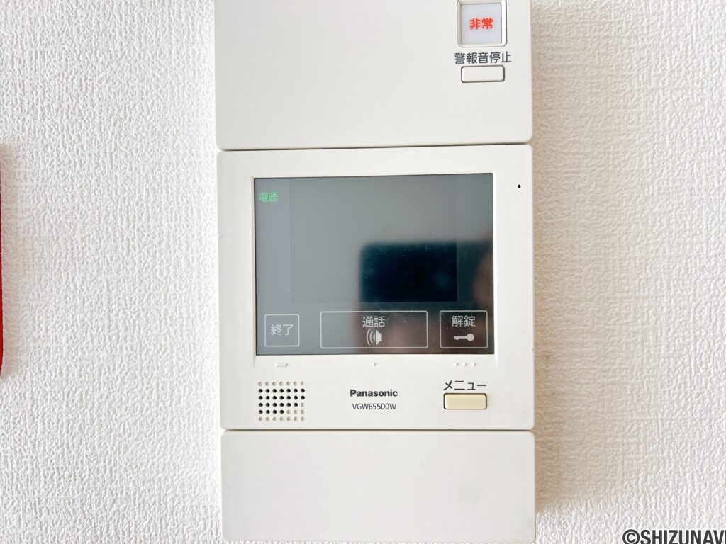 【インターホンモニター】オートロック付きのマンションとなっております。モニター付きで来客者のお顔が見えるため、防犯年でも安心です。
