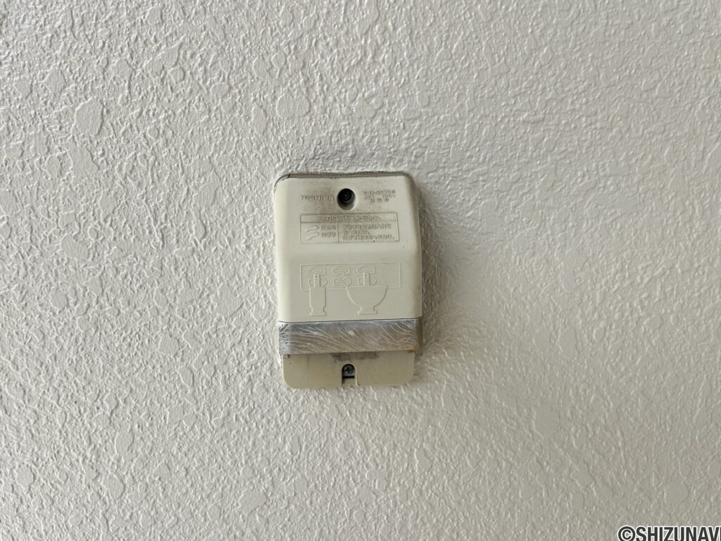 【外用コンセント】お庭には屋外での電源利用に便利な外部コンセントがございます。