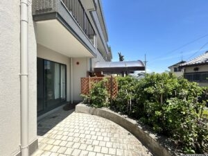 【お庭】専用庭付き住戸です。ガーデニングやお子様の遊び場としても活用できます。