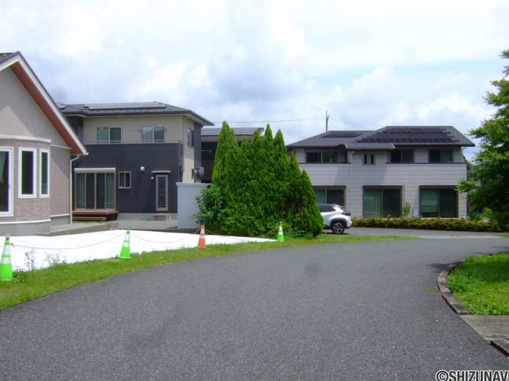小山町用沢外観　東側道路