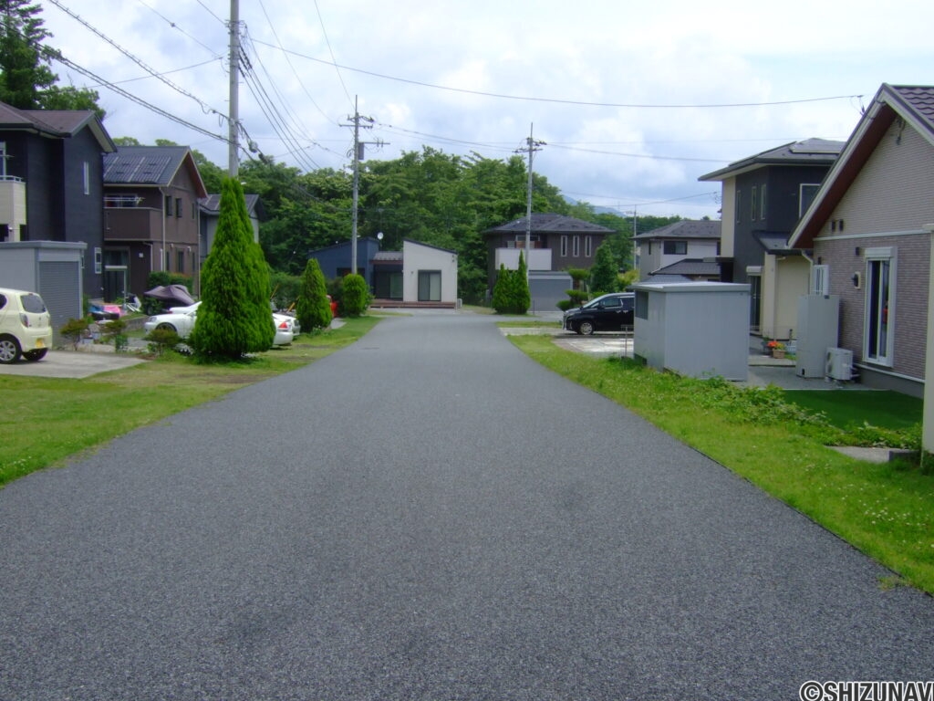 小山町用沢外観　西側道路