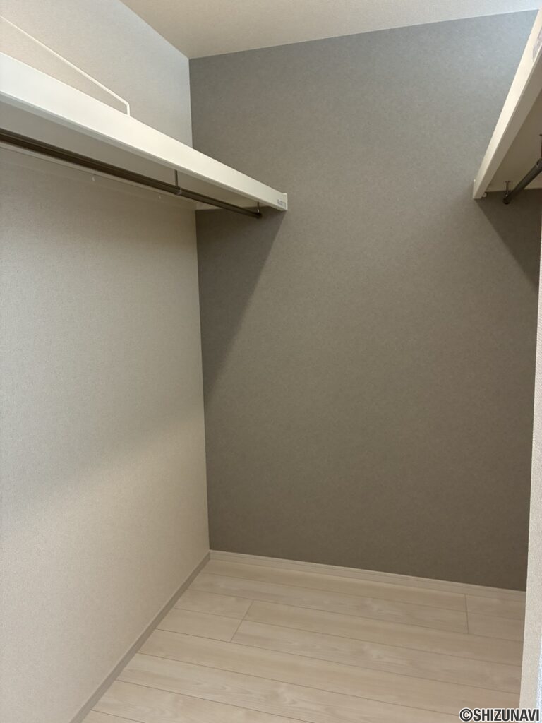 3.0帖の広々としたウォークインクローゼット