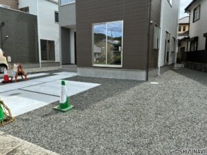 駐車場は車種のよっては４代駐車可能