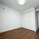 洋室5.4帖収納スペースも完備。