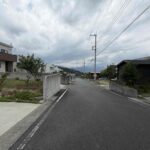 前面道路もゆったりとした幅員。