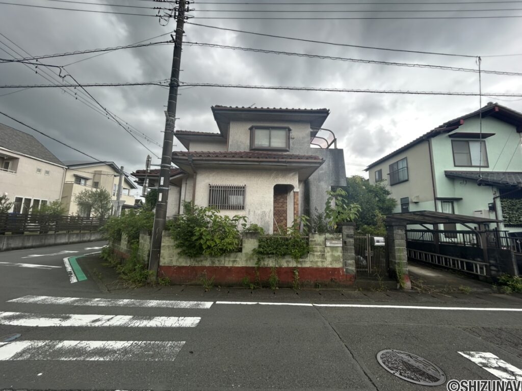 物件正面からの写真です。
