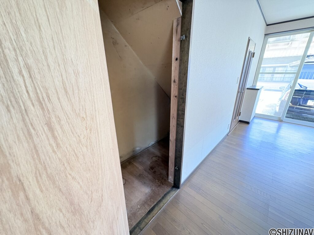 駒越東町　1階リビング収納