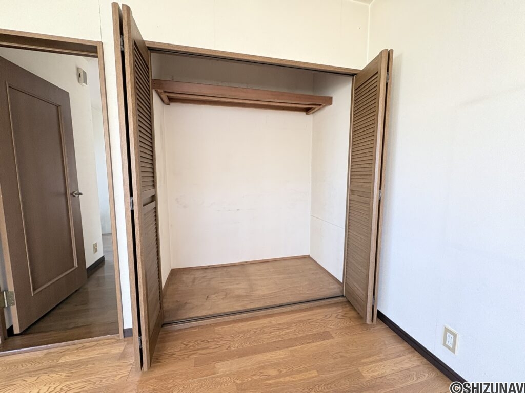 駒越東町　2階洋室収納