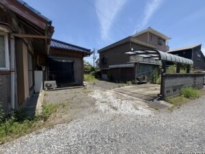 西側から見た外観です。